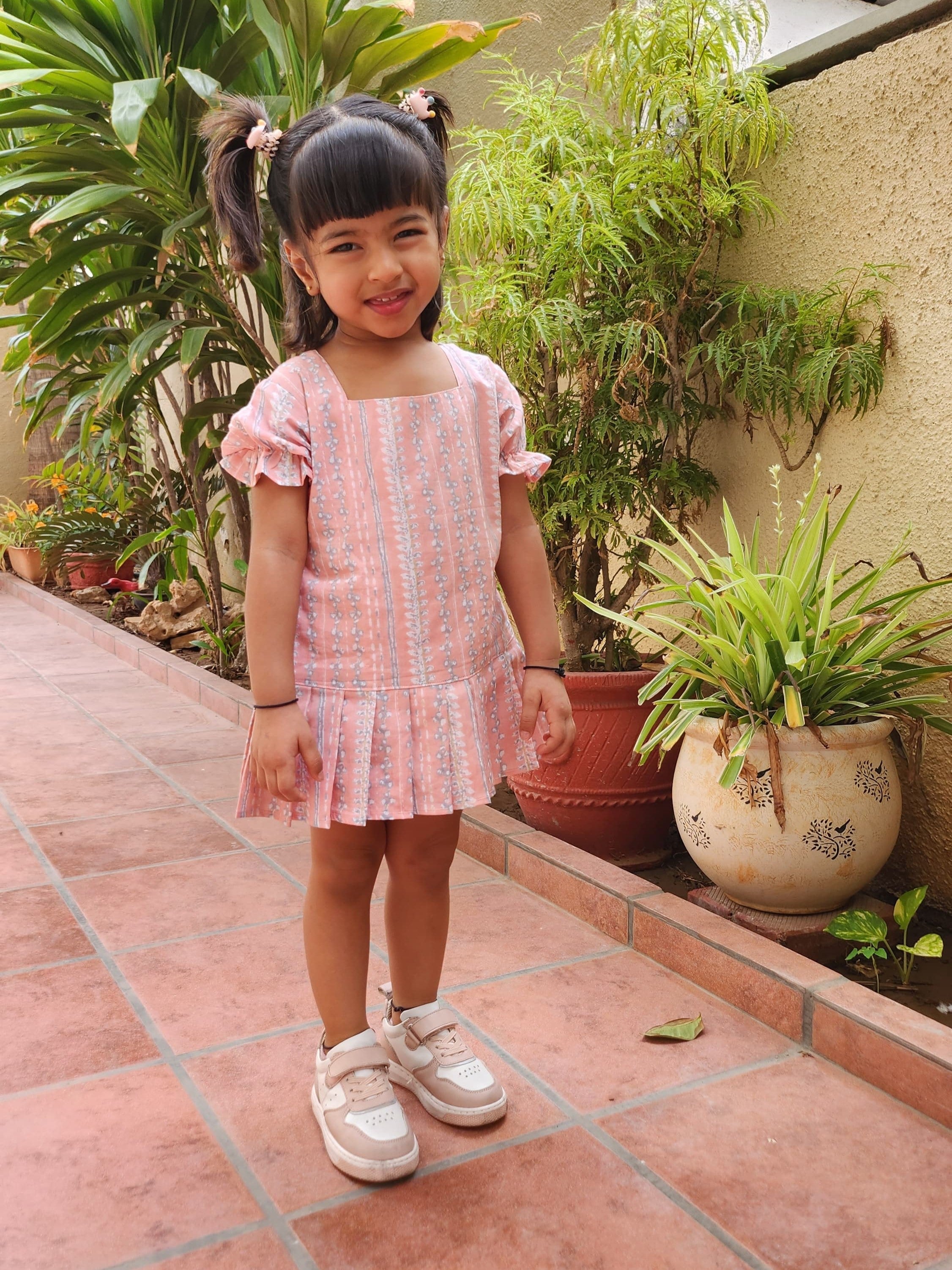 Girls Peach Balloon Sleeves Knife Pleated Dress